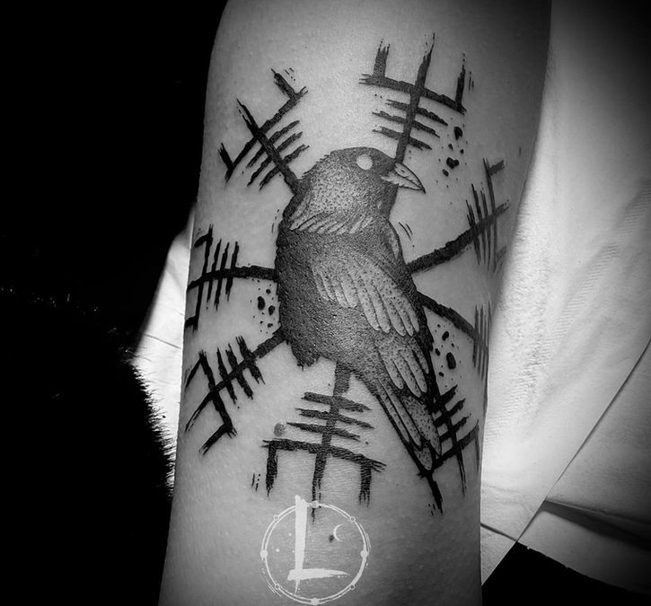 tatouage corbeau runes