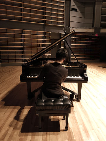 Dao Pham Montréal Piano Teacher Lessons_edited.jpg