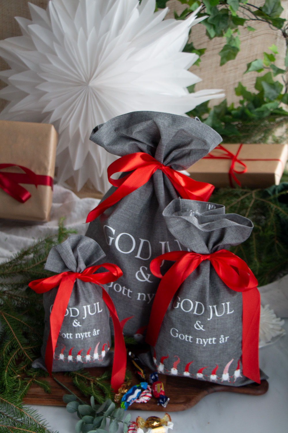 GRÅA JULSÄCKAR - Reklamgodis med eget tryck