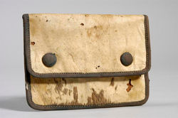 Bolsa feita por prisioneiro