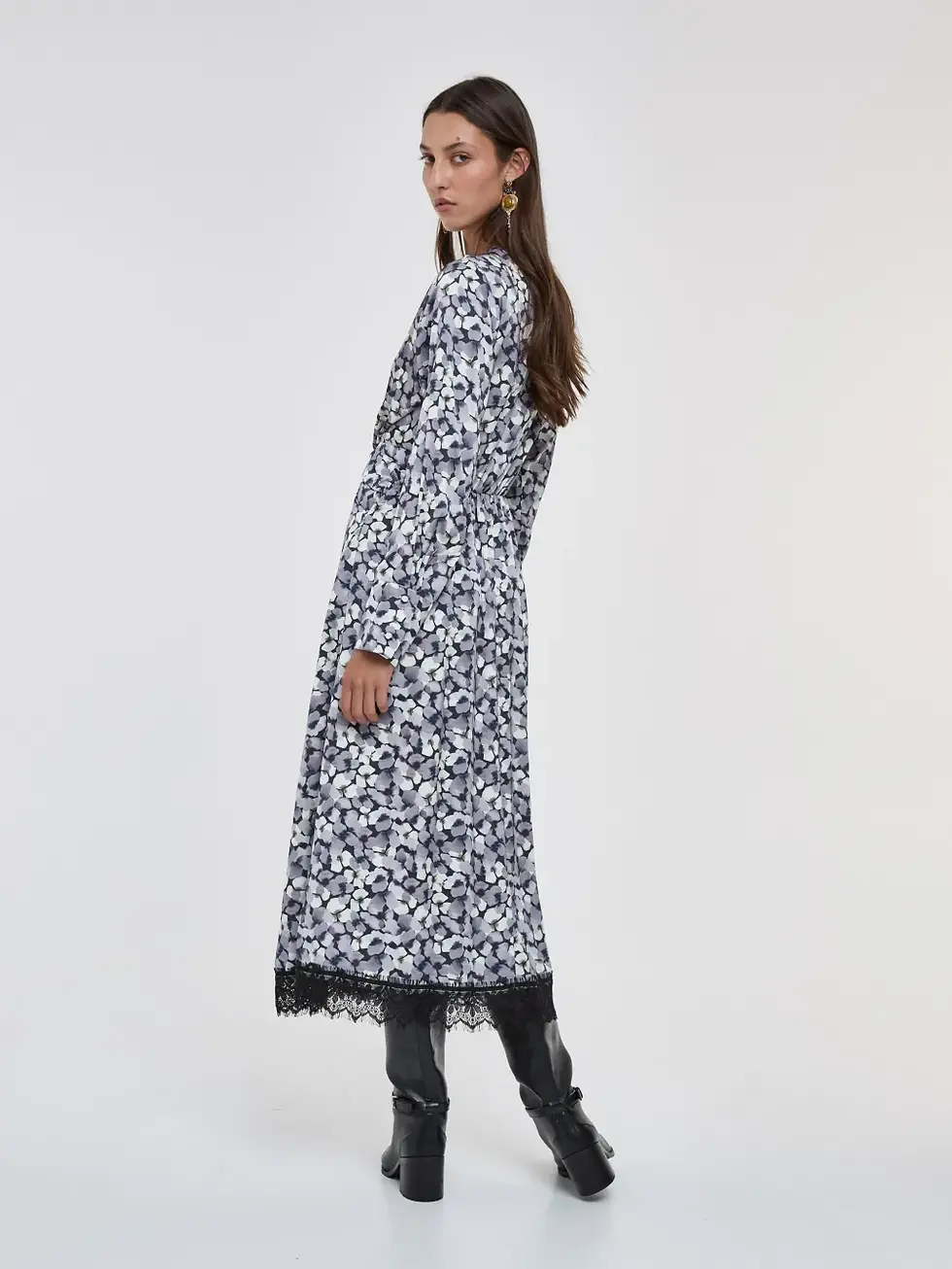 Thumbnail: Dahlia Fluid Fabric Floral All Over Print Dress in Lavender