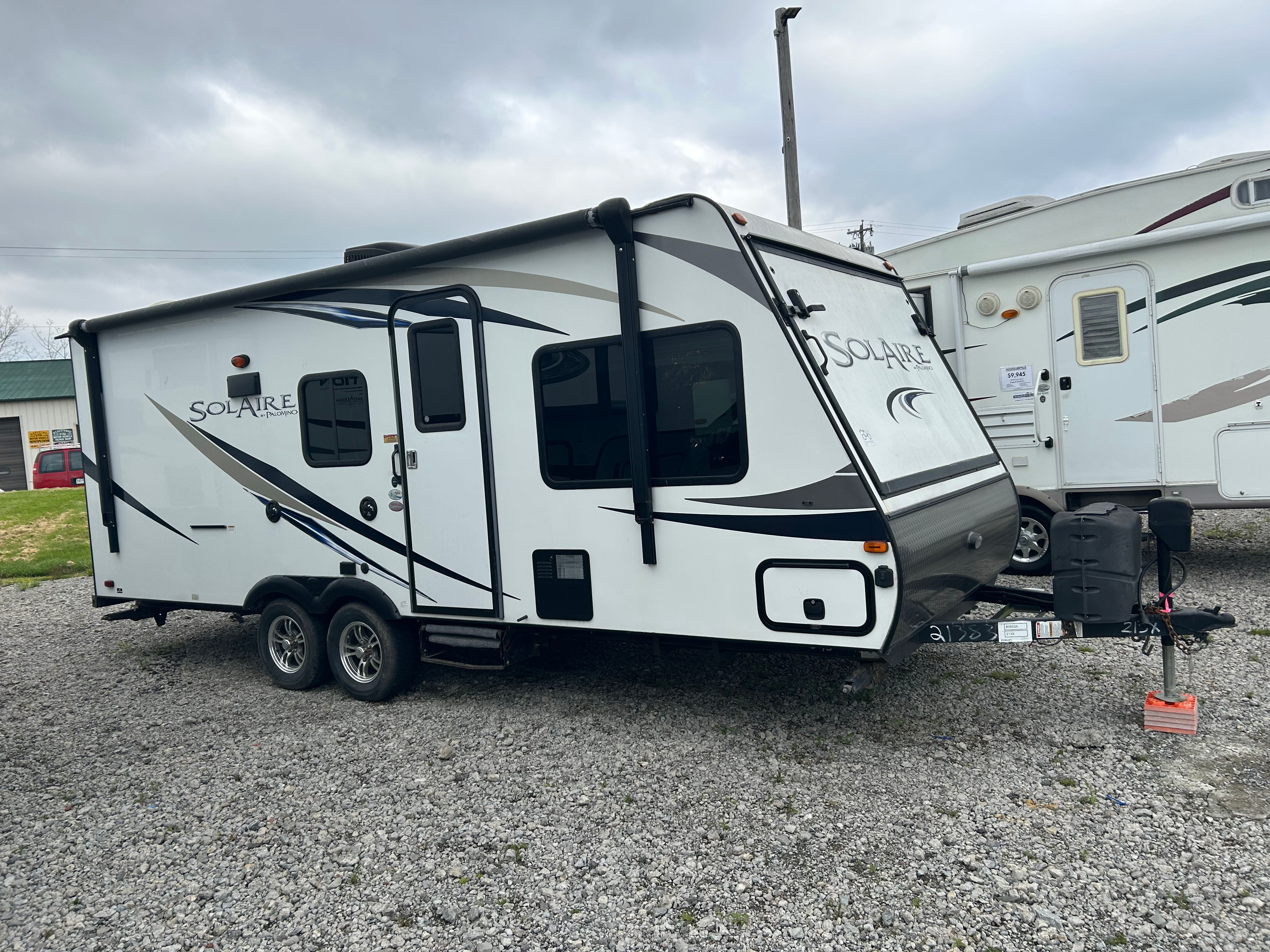 2017 PalominoForest River Solaire Series 213X SOLD