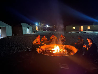 Bivouac autour du feu avec les nomades | excursions désert Légendes berbères Maroc.jpg