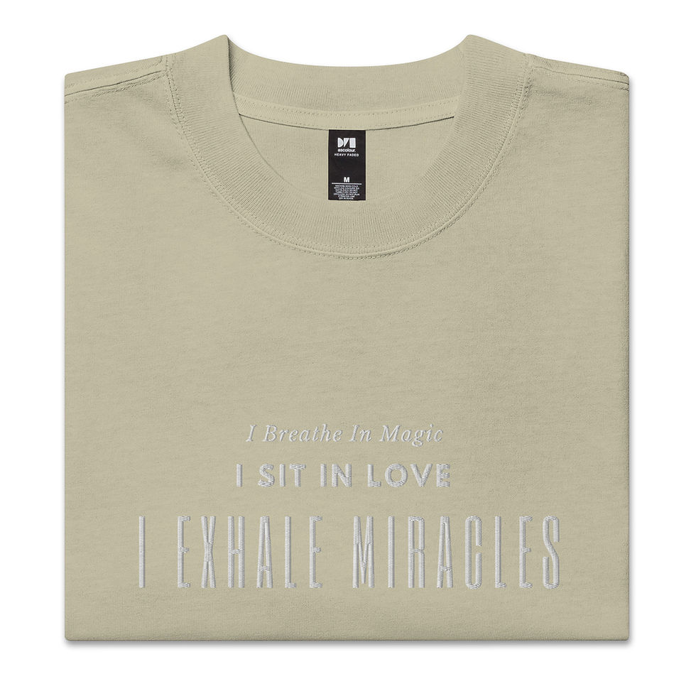 Miniatyrbild: I Breathe Magic Unisex Oversized faded t-shirt