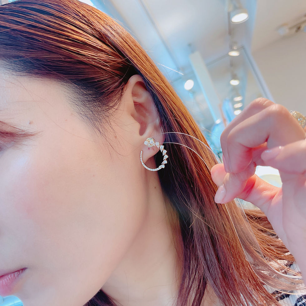サムネイル： 18金YGデザインループダイヤモンドピアス