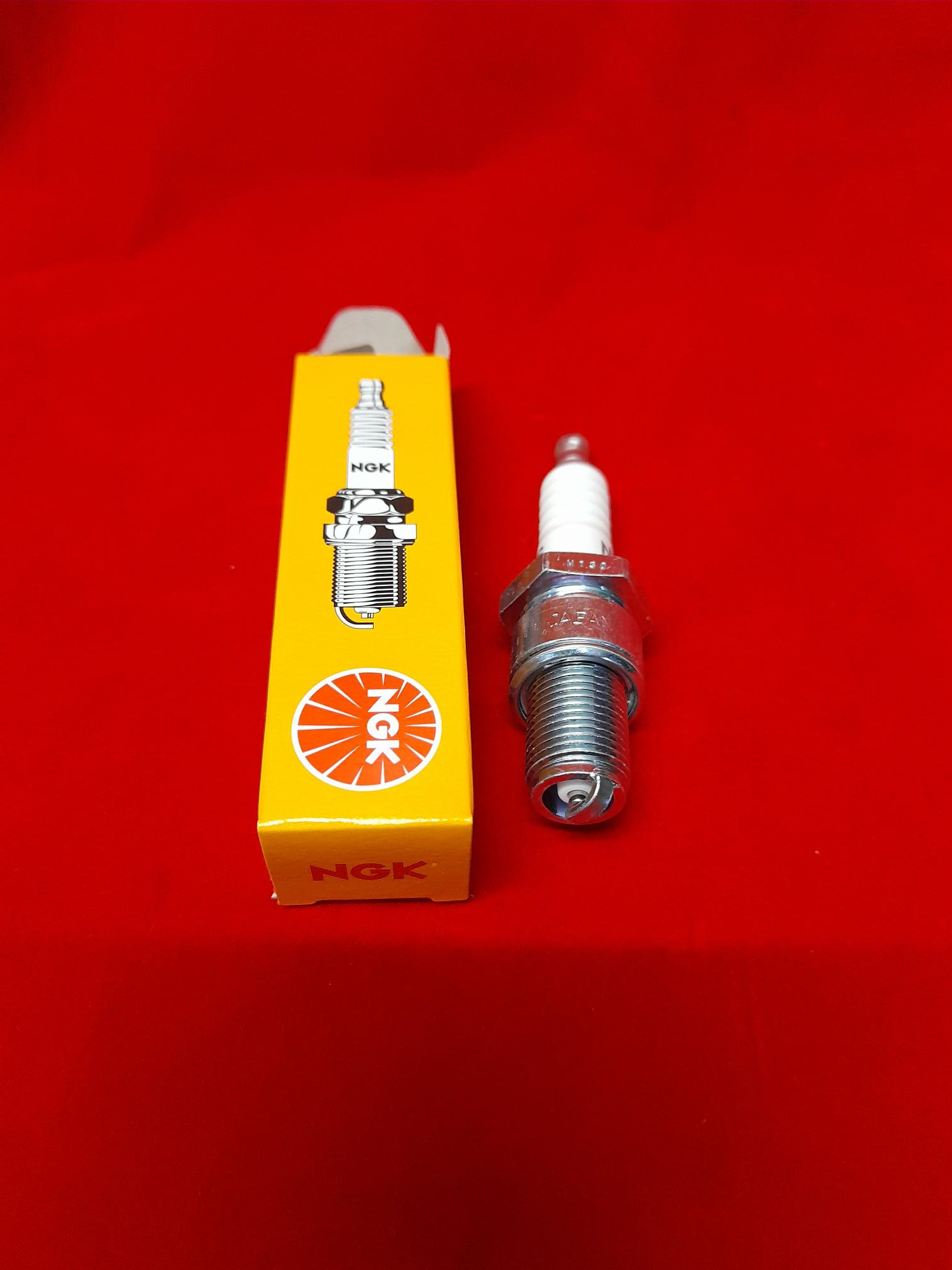 B8ES NGK Spark plug