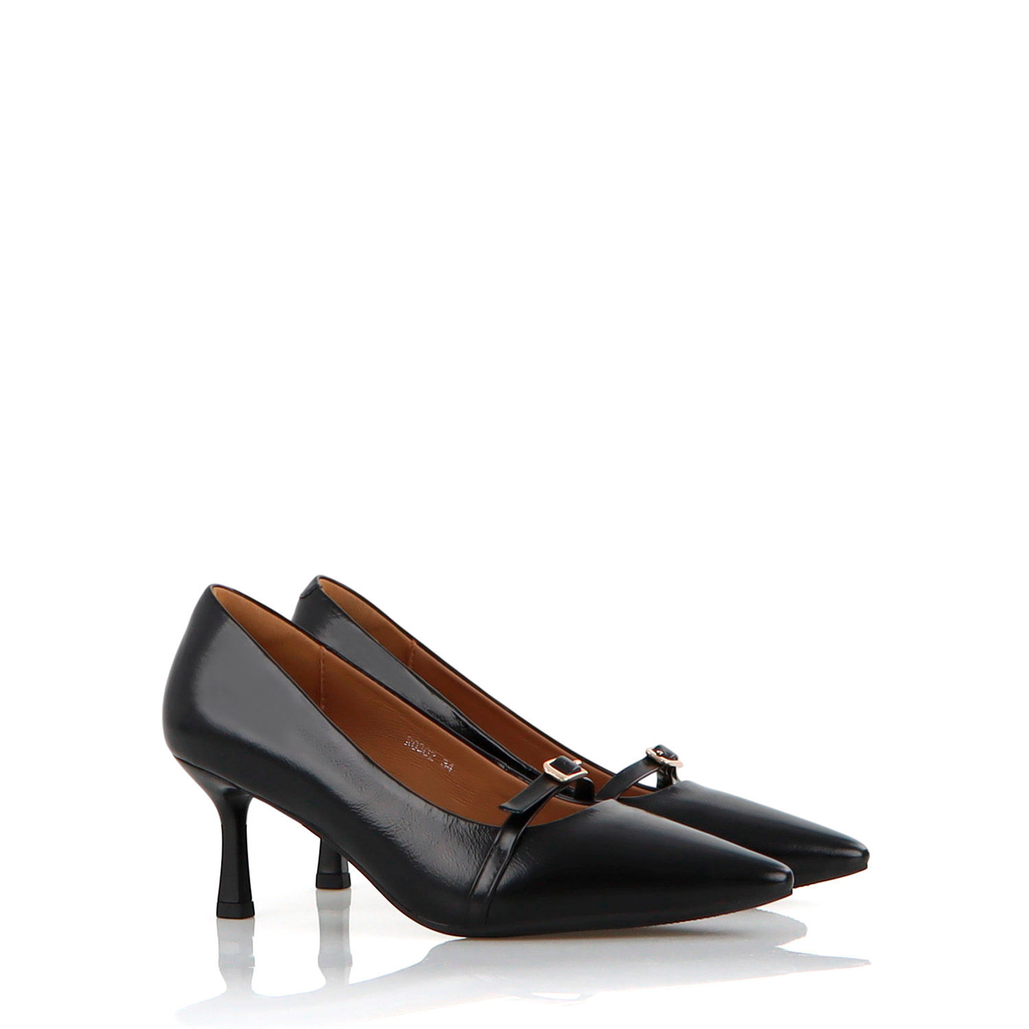 黑色繫帶尖頭跟鞋