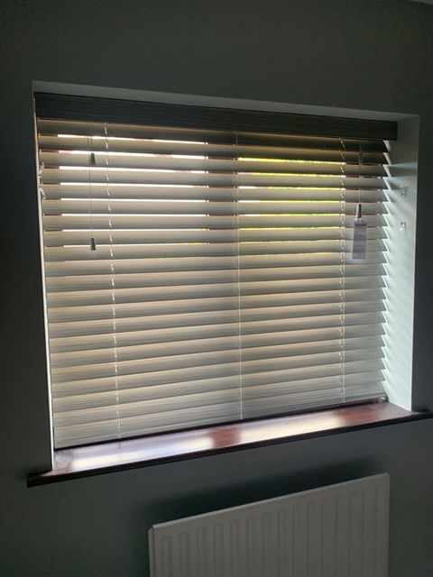 A small Venetian blind