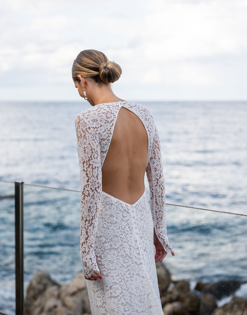 Robe de mariée en dentelle dos nu