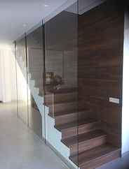 fabrication sur mesure de rampant d'escalier en verre