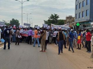 Chad's Government, Rebels Sign Cease-Fire Pledge