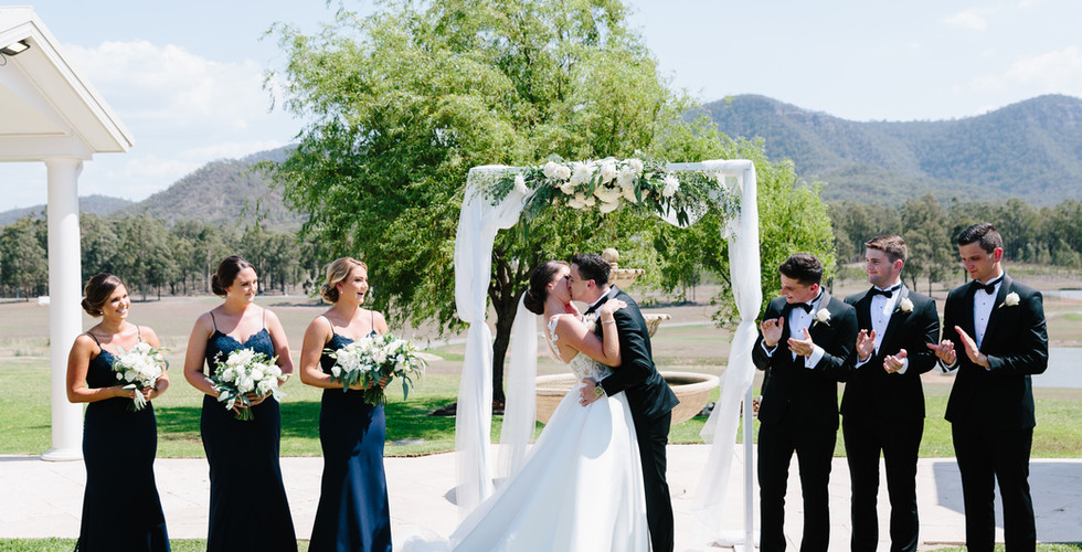 Bride and Groom Vinyard, Hunter Valley, Marriage Celebrants, Hello Charlie Photography, Amy Webster Marriage Celebrant