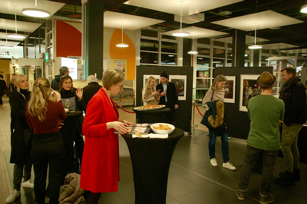 Die ArtNight im Center Eleven, bei welcher Simon Smith zur Eröffnung dieser Eventserie eine Ausstellung abhielt.
