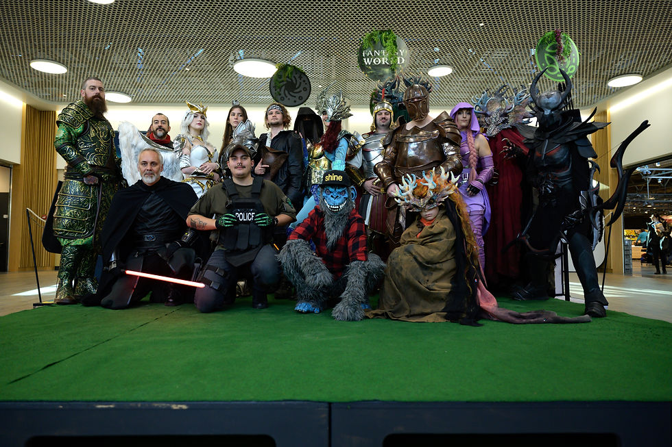 Finale der Roadshow Fantasy World 2024 im Tägipark Center mit allen Teilnehmern des Cosplay Contest.