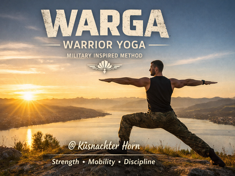 Soldat-steht-vor-SOnnenuntergang-und-einem-See-in-der-WARGA-Warrior-Yoga-Pose-Virabhadrasana-B