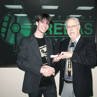 Dominique de Witte lors de sa remise de diplôme avec David P. Leonard, fondateur du TREBAS INSTITUTE de Montréal, CANADA.