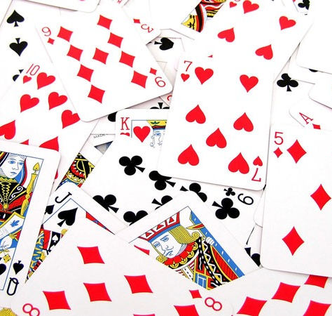 Επηρεάζουν οι συνωμοσίες τον Έλληνα ή ο Έλληνας τις συνωμοσίες;