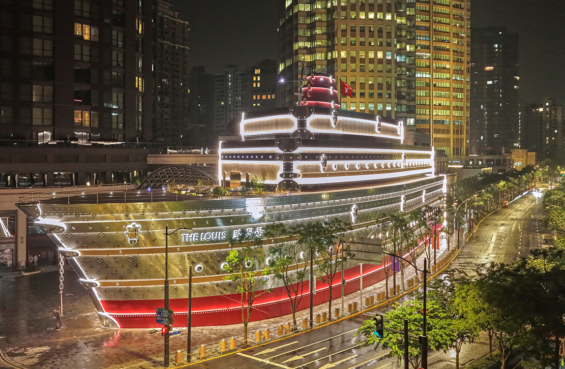 The Louis: Design In Full Sail