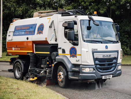 Yorks Sweeper Hire: Trusted Sweeping Services Across Bedfordshire, Buckinghamshire, Northamptonshire, Oxfordshire, Cambridgeshire, Peterborough, Leicestershire, Hertfordshire – Bookings Filling Fast