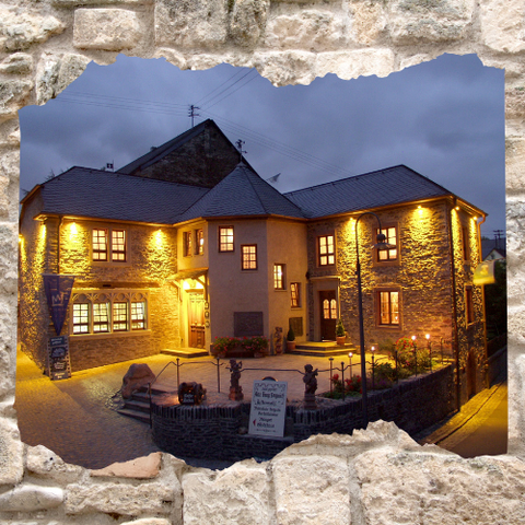 Abendansicht Alte Burg Longuich: Hotel