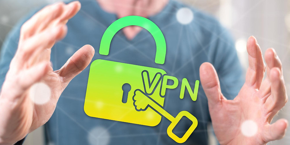 ruki-programmista-nad-logotipom-servisa-vpn