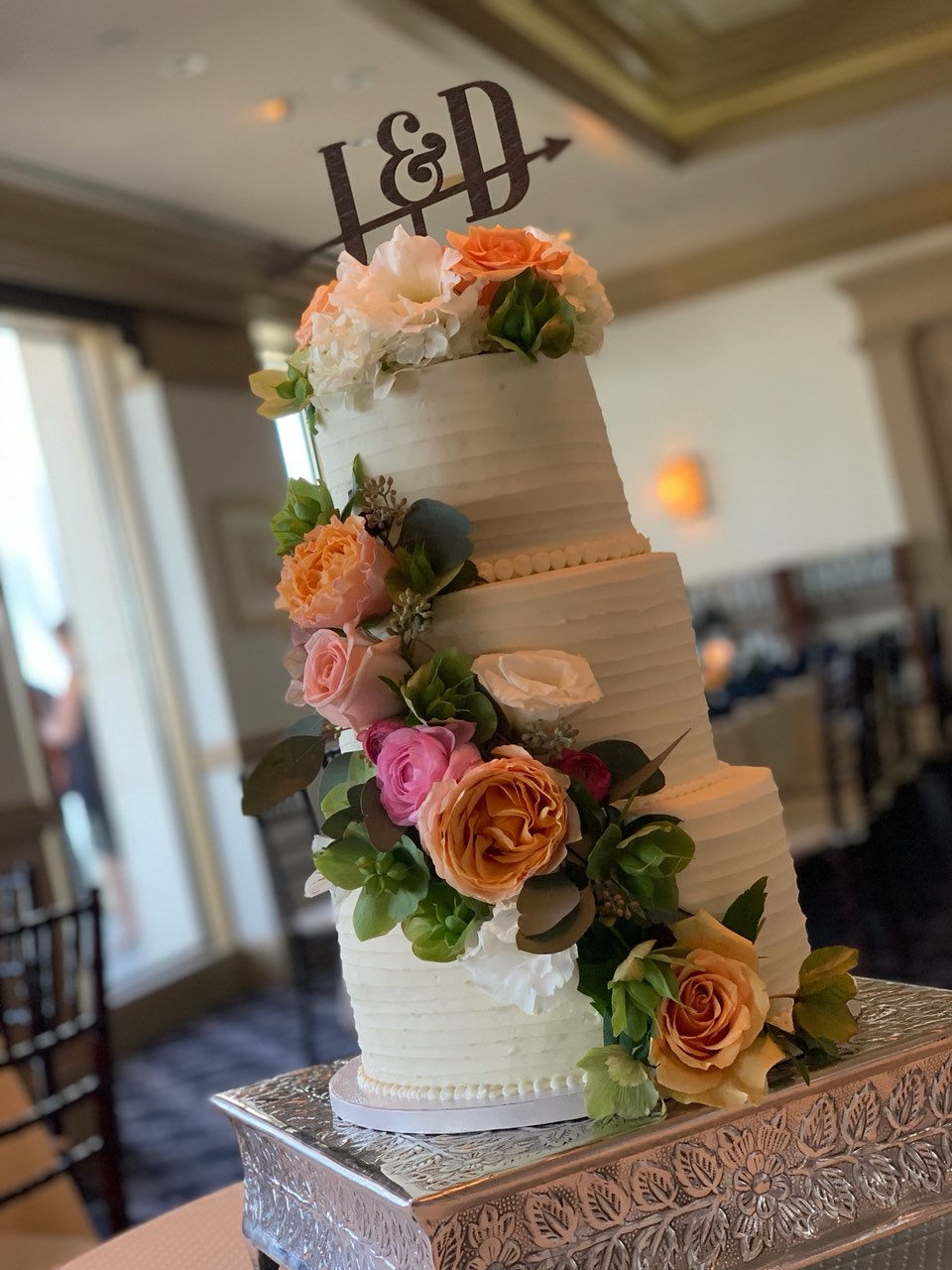 3T Horiztontal text. with fresh flowers
