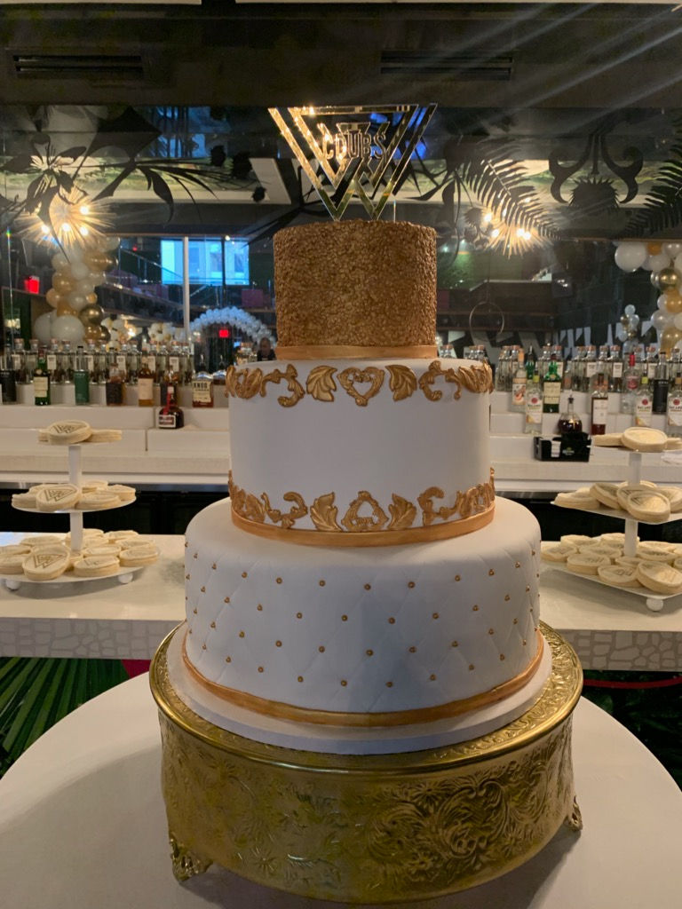 3T White and Gold HW Cake