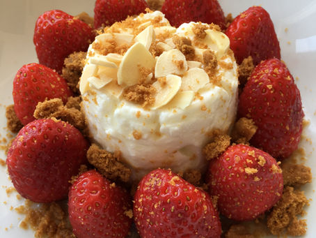 Faisselle aux fraises, amandes et speculoos