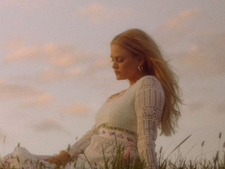 “Dream Girl" Hailey Whitters is Finally Living The Dream in Her Very Own Way