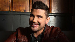 Josh Gracin Talks Football, “Good for You”, and Swinging for the Fences