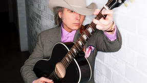 DWIGHT YOAKAM’S WYNN LAS VEGAS RESIDENCY OPENS TO GREAT FANFARE“