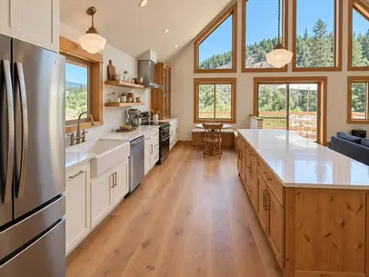 White and natural wood kitchen with large island – Cobleigh renovation, Eagle Point, Oregon