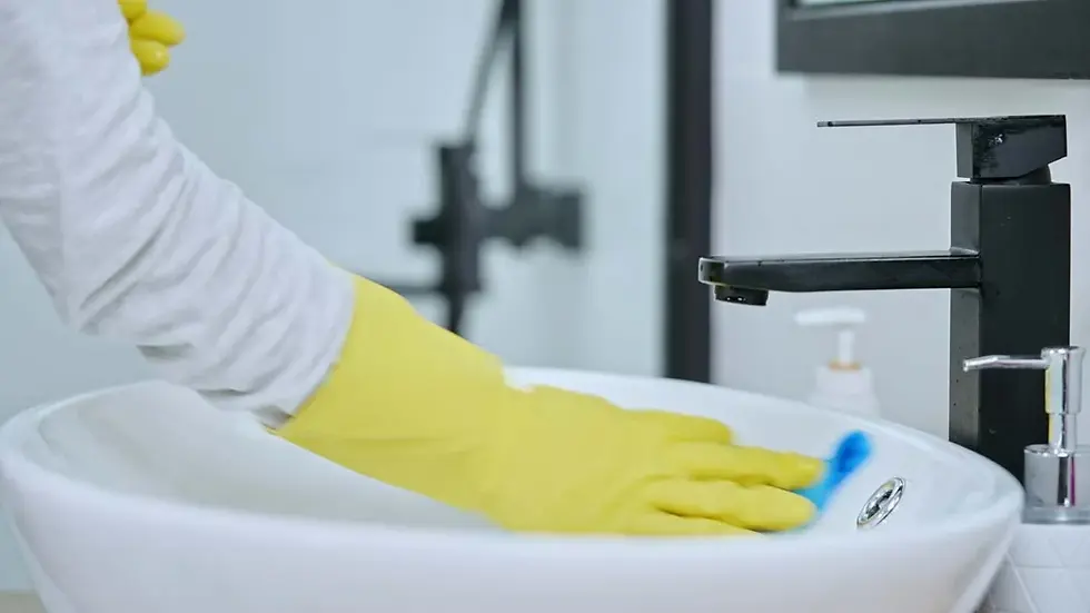 A professional house cleaner from a cleaning company in Toronto providing deep cleaning services