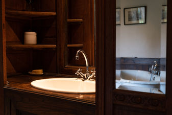 M. le Curé's bathroom - detail