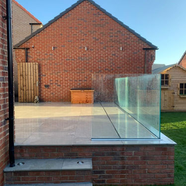 Patio area with partition 