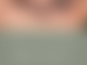 Wimpernstylistin erhält ein Foto von einem Waschbecken voller ausgefallener Wimpernextensions und lernt mit Belega Lash, wie sie Haltbarkeit durch System und pH-Wert Verständnis verbessert.