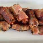 Dörrpflaumen im Speckmantel