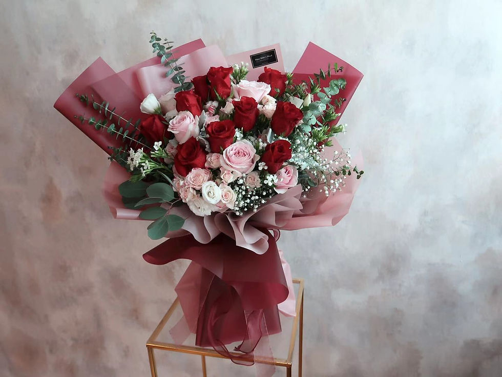 縮圖：18枝紅粉玫瑰花束