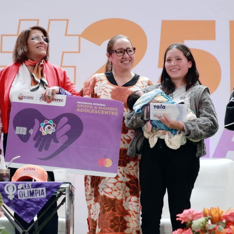 Entrega Azucena Cisneros mil tarjetas del Programa Integral de Apoyo a Madres Adolescentes