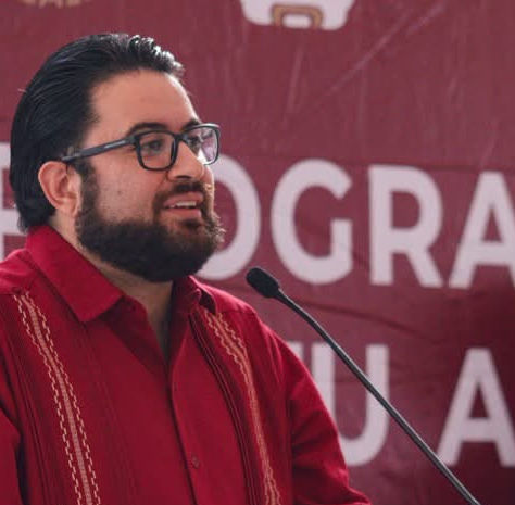 Isaac Montoya entrega canastas alimentarias a 2 mil familias de Naucalpan