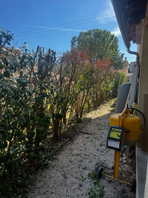 Réalisation Aubanel Paysage paysagiste à Caromb dans le Vaucluse : débroussaillage, élagage, entretien de jardin et aménagement extérieur