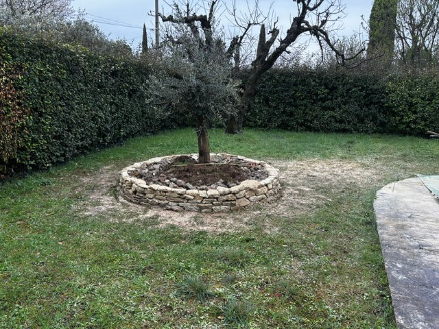 Maçonnerie paysagère à Caromb dans le Vaucluse – Murets en pierre et aménagement extérieur