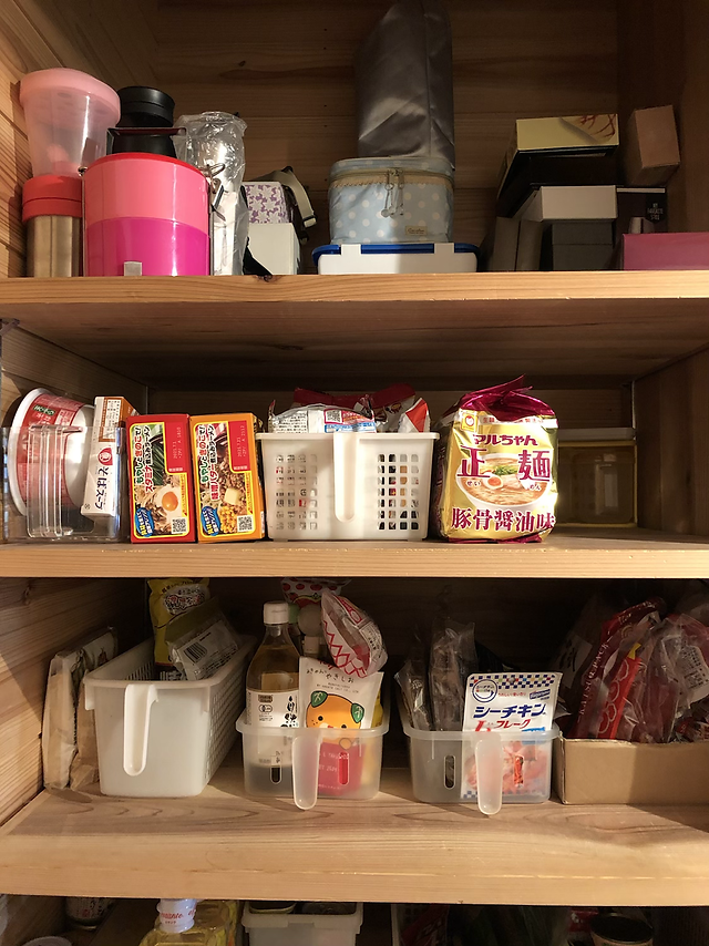 整理収納サービス 奥行きの深いパントリーを片づける