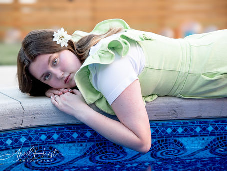Elcee's Summer Senior Session at the Pool