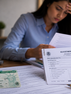 ¿Tendrás que salir del país para obtener tu Green Card? Lo que dice la nueva política USCIS