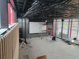 Installation of two motorised Widevision roll-up screens in Beauvechain