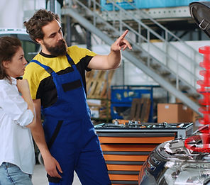 mechanic-pinpoints-car-issue-with-ar.jpg