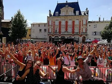 Photo scène à 4 public .webp