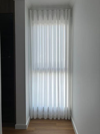 Sheer curtain in WIR