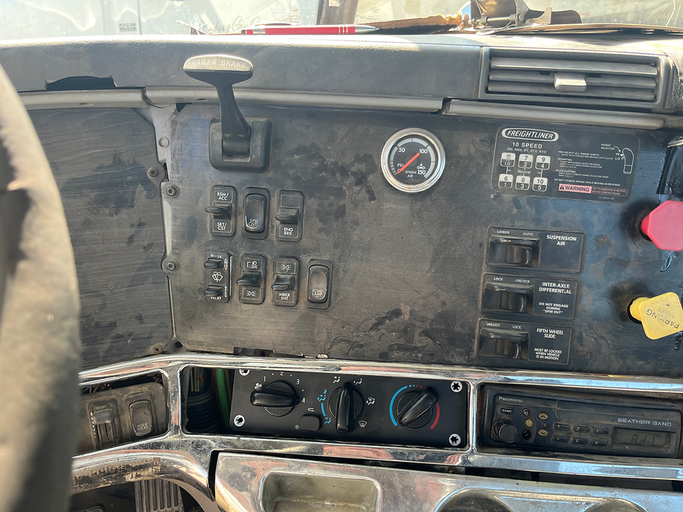 Thumbnail: 2003 Freightliner Truck